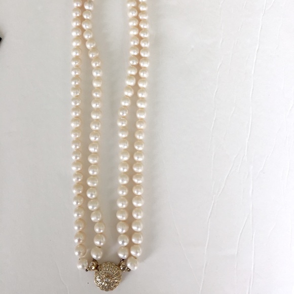 Real Pearl Necklace With Diamonds and Gold Clasp - Picture 6 of 16